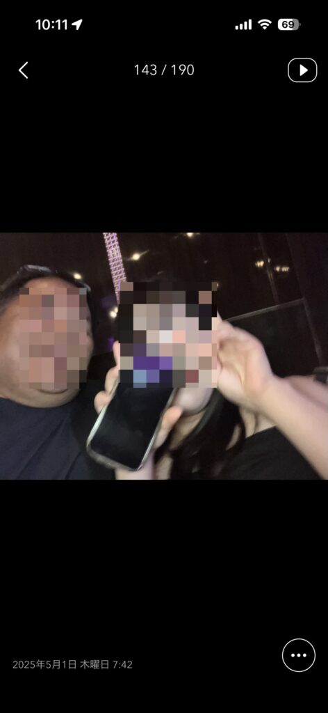 朝キャバ店内の様子とシャンパンが並ぶテーブルの風景