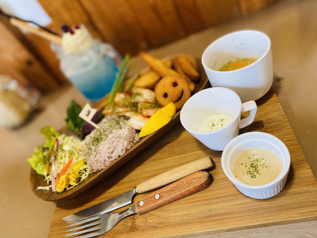 石垣島で食べた沖縄料理のプレートランチ