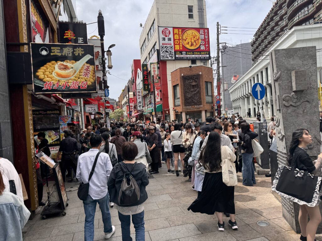 ゴールデンウィークで賑わう横浜中華街の様子