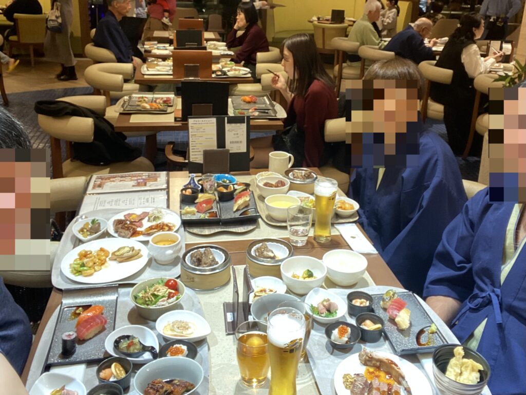 杉乃井ホテル宙館の豪華な夕食ビュッフェ。母との家族旅行で楽しんだ思い出の食事。