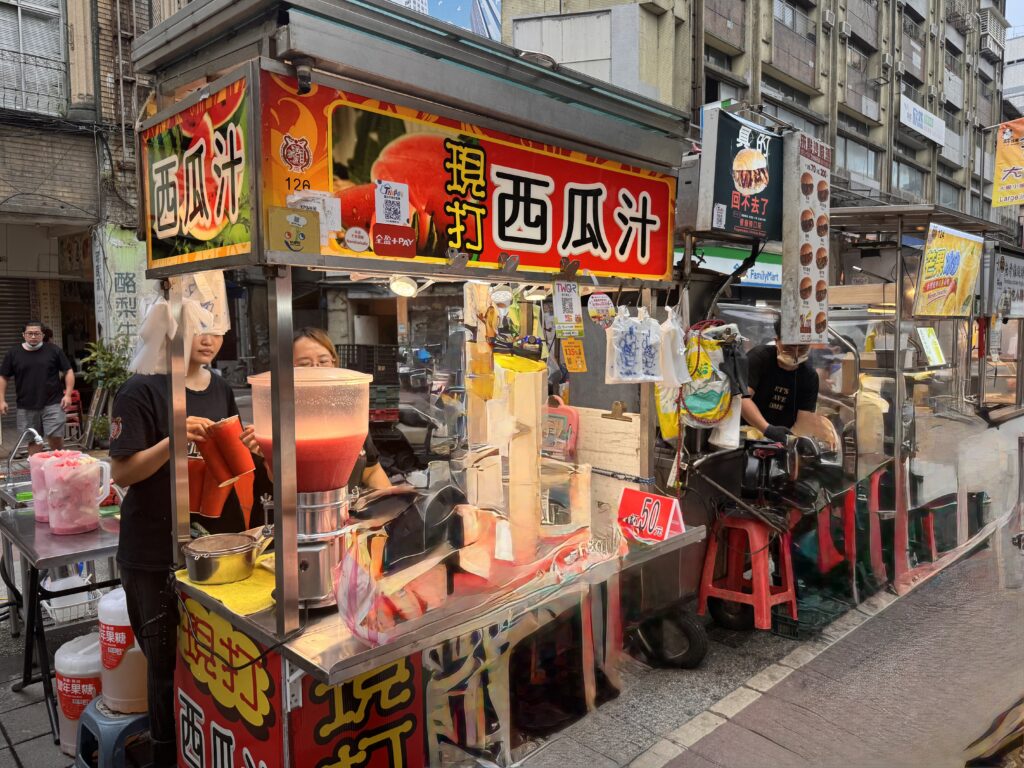 寧夏夜市で西瓜汁を販売する屋台