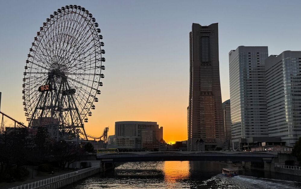 みなとみらいの夕焼けと観覧車