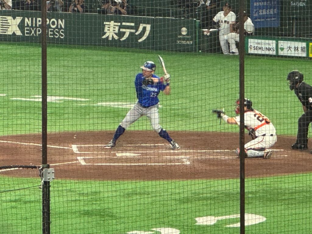 東京ドームで打席に立つ横浜DeNAベイスターズの筒香選手