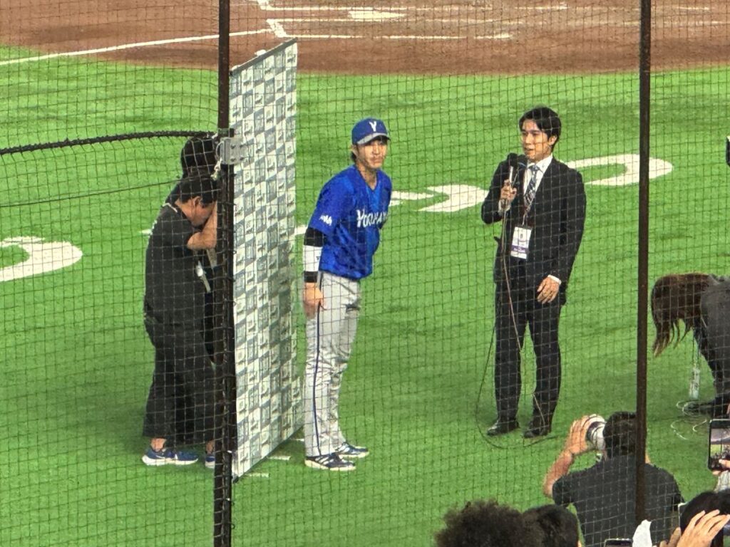 決勝ホームランを打った度会選手のヒーローインタビュー